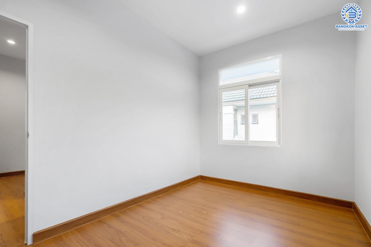 บ้านมือสองตกแต่งใหม่ ทำเลใกล้สนามบินดอนเมือง ม.กฤษณา แจ้งวัฒนะ-ดอนเมือง เนื้อที่ 56 ตร.ว. พื้นที่ใช้สอย 245 ตร.ม. ฟังก์ชั่นจัดเต็ม 4 ห้องนอน 3 ห้องน้ำ 2 ที่จอดรถ ทำเลเยี่ยมเชื่อมสู่ใจกลางเมือง ใกล้ทางด่วนศรีสมาน และรถไฟฟ้าสายสีแดง (สายอนาคต) "สถานีดอนเมือง"...